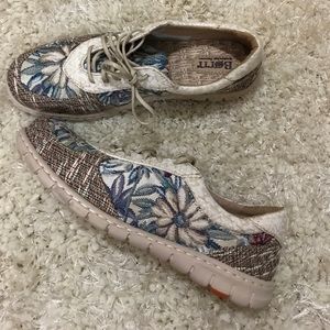 Born comfy shoes